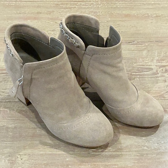 Chanel suede ankle boots - Picture 4 of 8